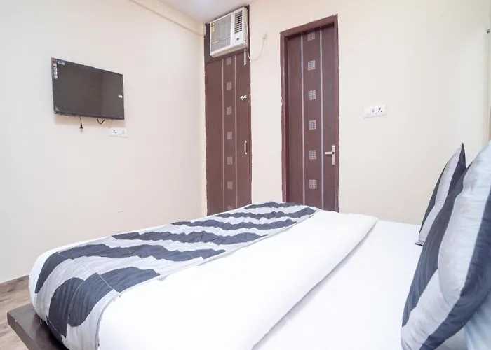 Hotel Cashew Near New Delhi Railway Station