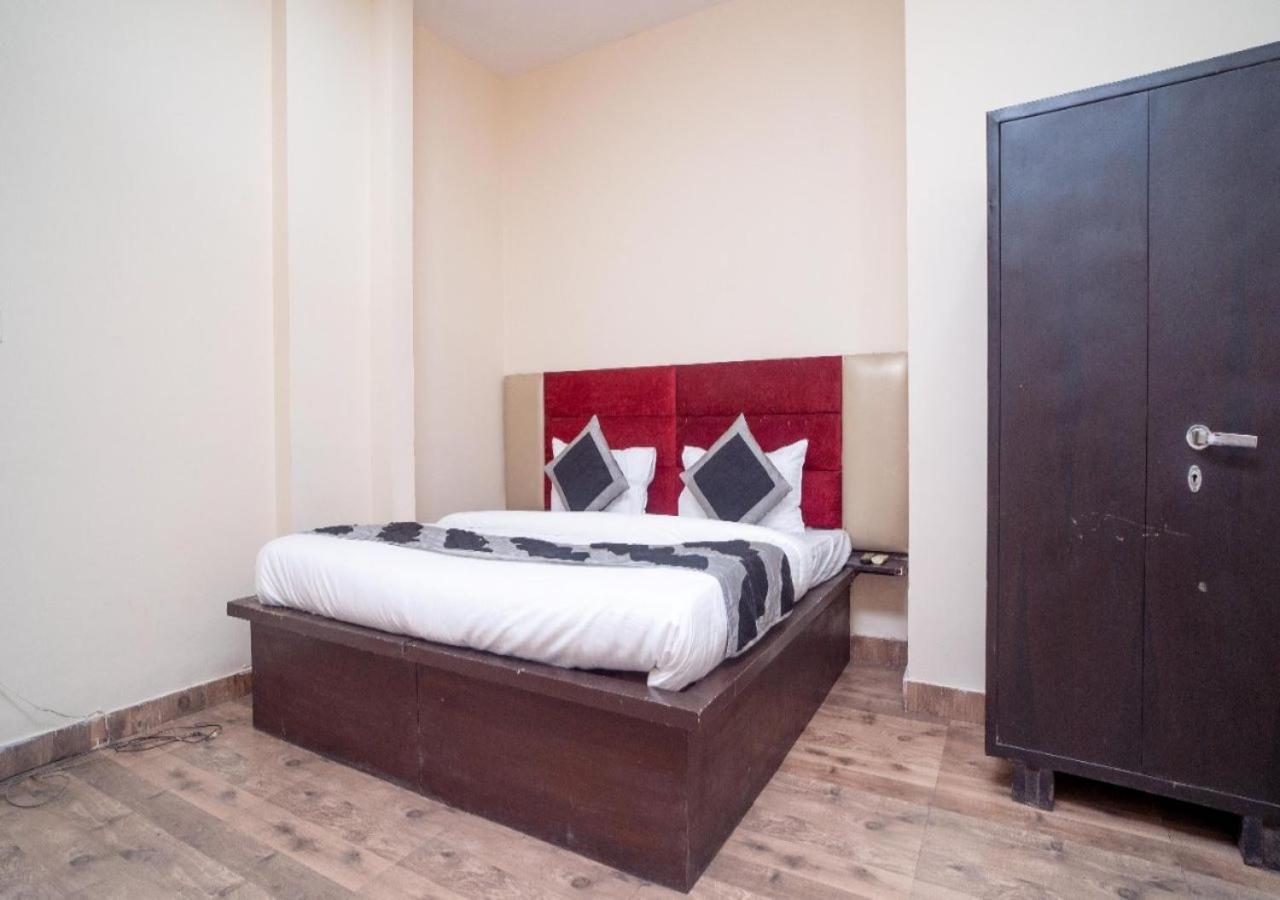 Cashew Near Railway Station Hotel 4*
