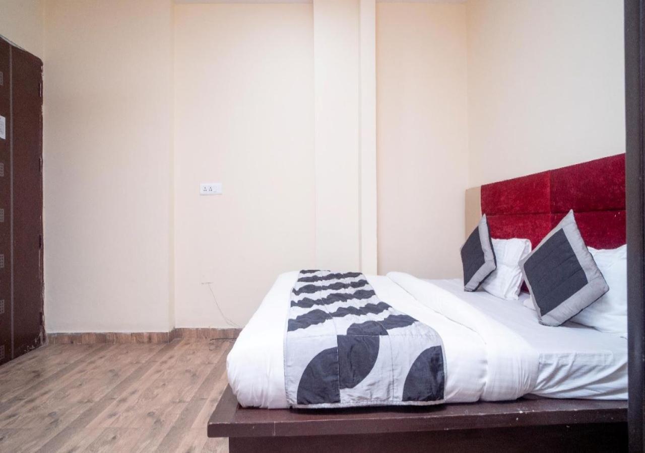 Cashew Near Railway Station Hotel 4*