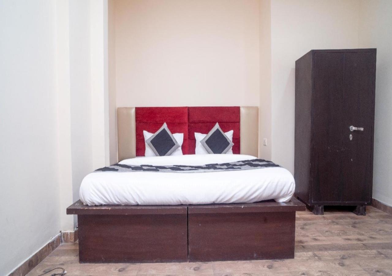Hotel Cashew Near Railway Station